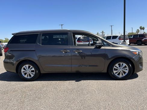 Used 2016 Kia Sedona LX w/ LX Convenience Package FWD image 6