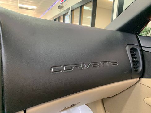 Used 2005 Chevrolet Corvette Convertible w/ Preferred Equipment Group RWD image 19