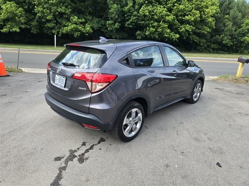 Used 2018 Honda HR-V LX image 2