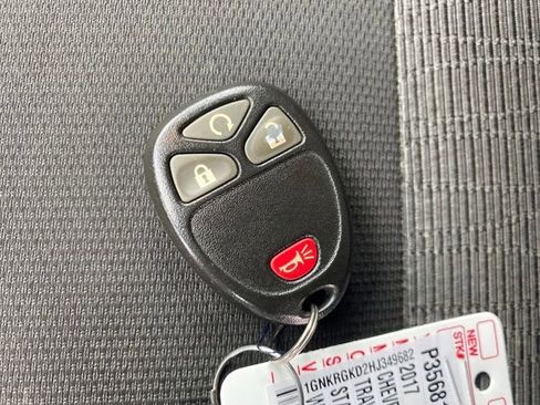 Used 2017 Chevrolet Traverse LT image 24