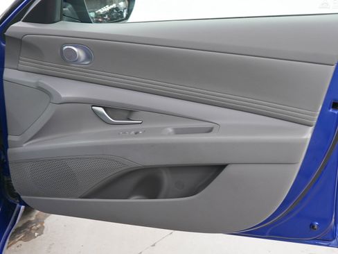 Used 2025 Hyundai Elantra SEL FWD image 9