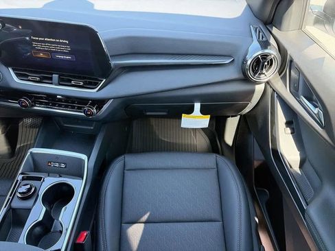 New 2026 Chevrolet Equinox LT w/ Convenience Package II FWD image 13