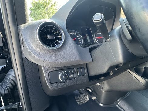 Used 2019 Mercedes-Benz Sprinter 2500 image 42