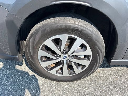 Used 2025 Subaru Outback Premium AWD/4WD image 13