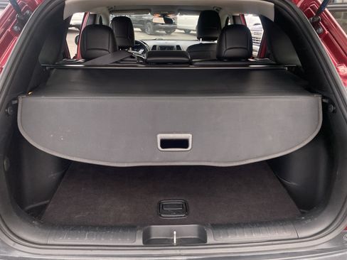 Used 2020 Jeep Cherokee Latitude Plus AWD/4WD image 9