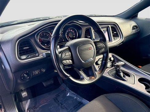 Used 2022 Dodge Challenger GT image 9