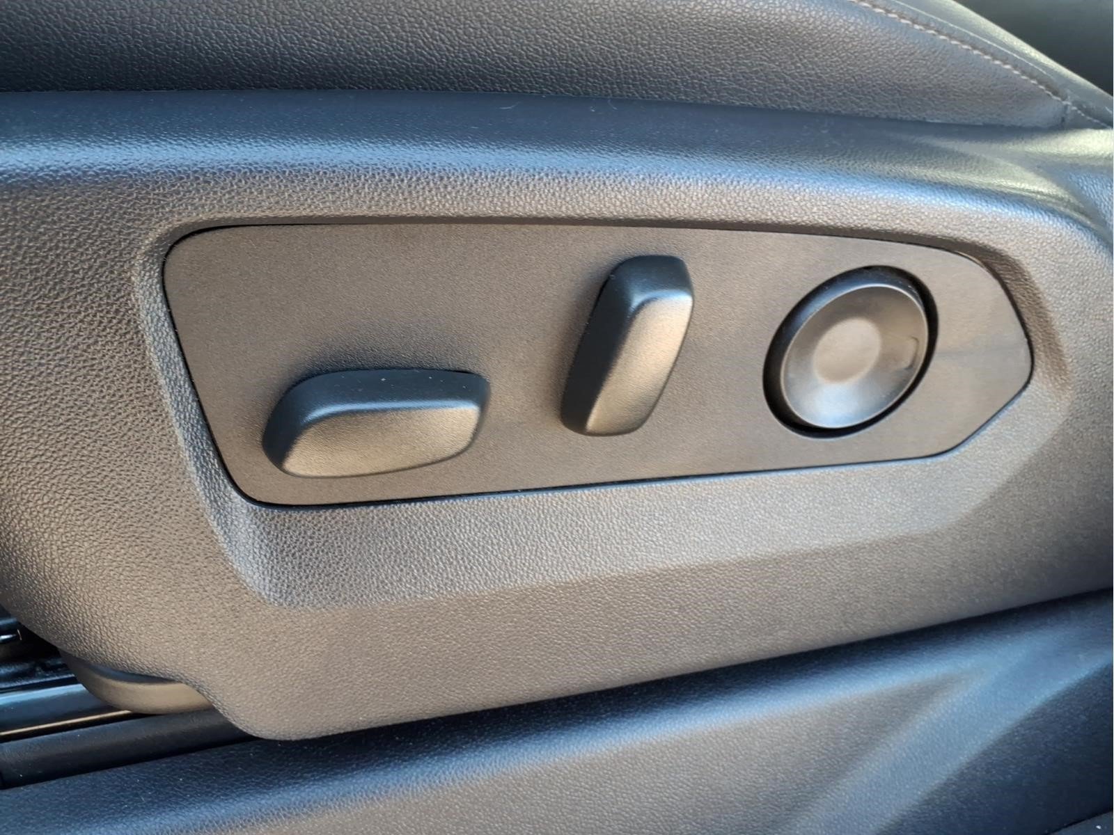 Used 2024 Chevrolet Silverado 1500 LT Trail Boss w/ Convenience Package II AWD/4WD image 24