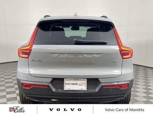 Certified 2026 Volvo XC40 B4 Core FWD image 7