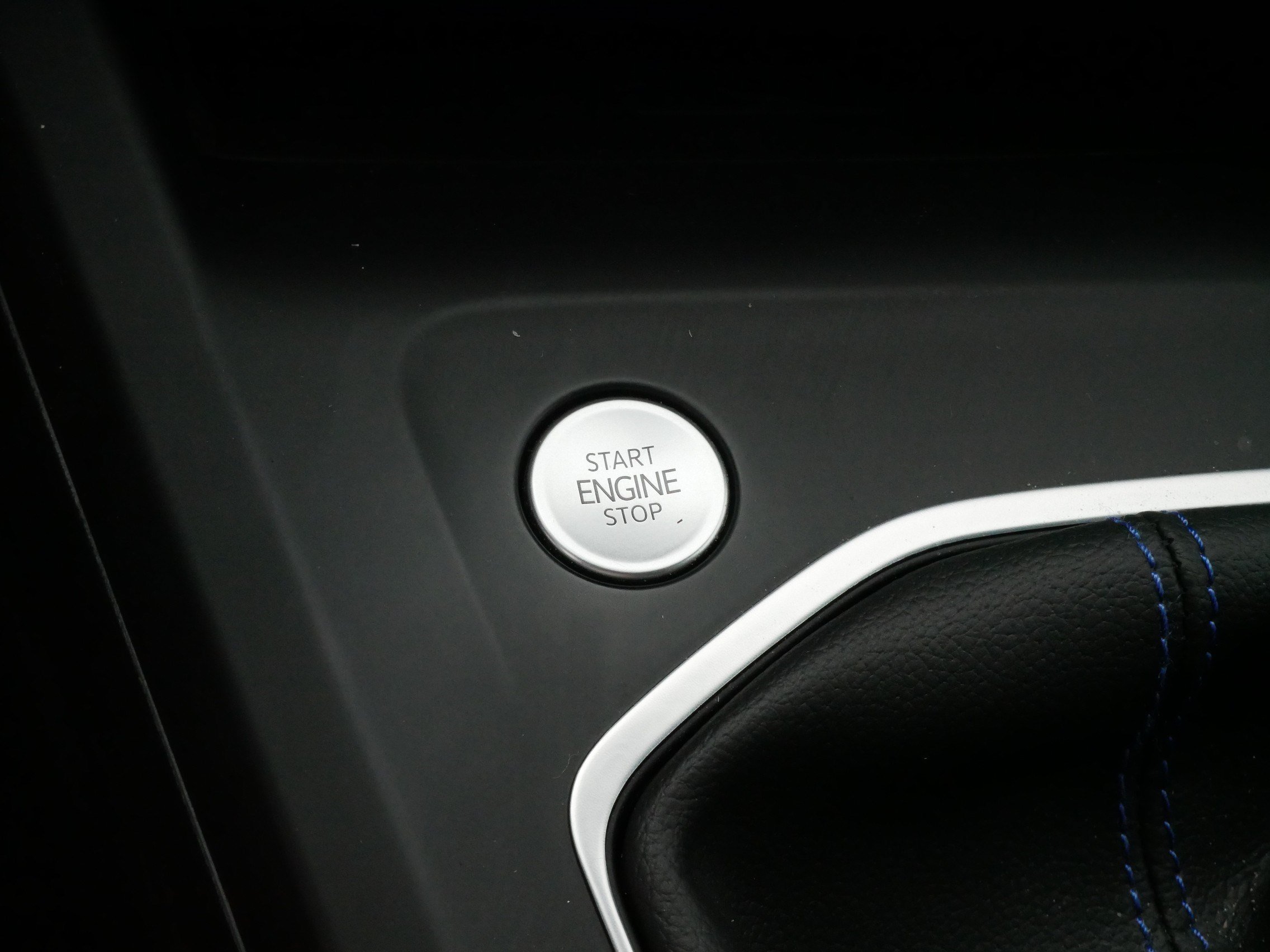 Certified 2022 Volkswagen Golf R AWD/4WD image 28