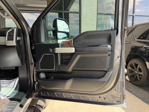 Used 2017 Ford F250 Lariat w/ Lariat Ultimate Package AWD/4WD image 37