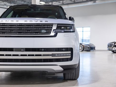 Used 2025 Land Rover Range Rover SE image 20