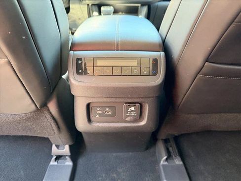 Used 2022 Nissan Pathfinder Platinum w/ Cargo Package AWD/4WD image 24