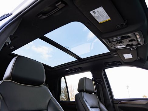 Used 2021 Chevrolet Tahoe Premier w/ Premium Package image 27