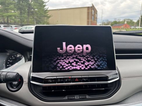 Used 2025 Jeep Compass Trailhawk AWD/4WD image 20