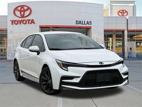 Used 2025 Toyota Corolla SE image 1