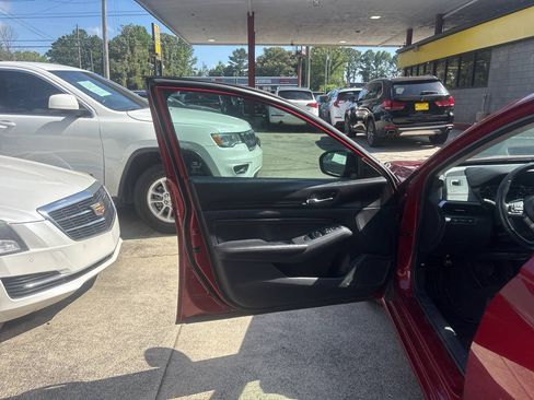 Used 2020 Nissan Altima 2.5 SR FWD image 8