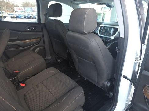 Used 2019 GMC Acadia SLE image 12