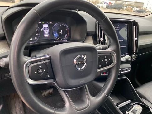 Used 2019 Volvo XC40 T5 Inscription image 12