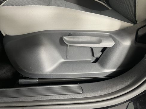 Certified 2025 Volkswagen Taos S FWD image 19