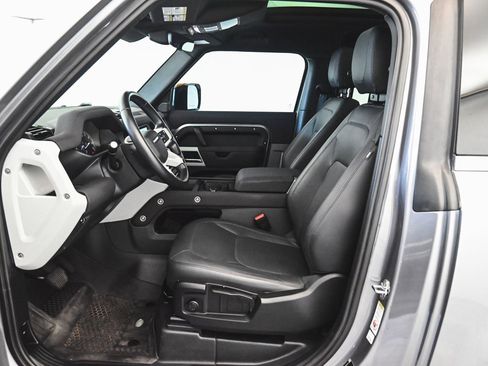Used 2023 Land Rover Defender 90 S image 28