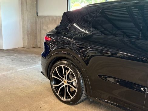 Used 2019 Porsche Cayenne Turbo AWD/4WD image 10