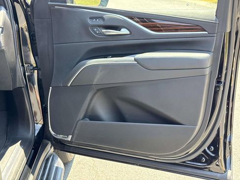 Used 2022 Cadillac Escalade Luxury AWD/4WD image 26