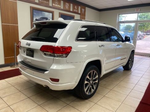 Used 2017 Jeep Grand Cherokee Overland image 3