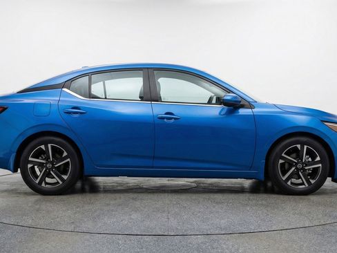 Used 2025 Nissan Sentra SV image 8