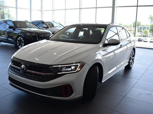 Used 2023 Volkswagen Jetta GLI Autobahn FWD image 3