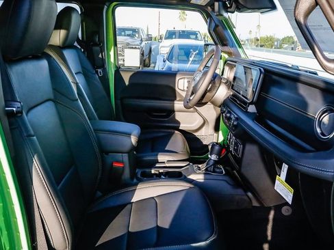 New 2025 Jeep Gladiator Sport image 18