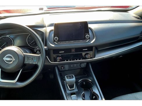 Used 2024 Nissan Rogue SV image 7