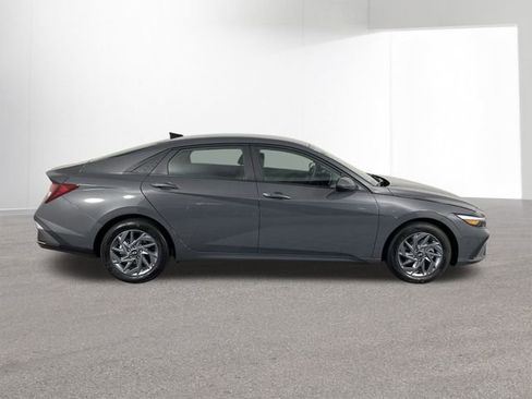Used 2024 Hyundai Elantra SEL image 40