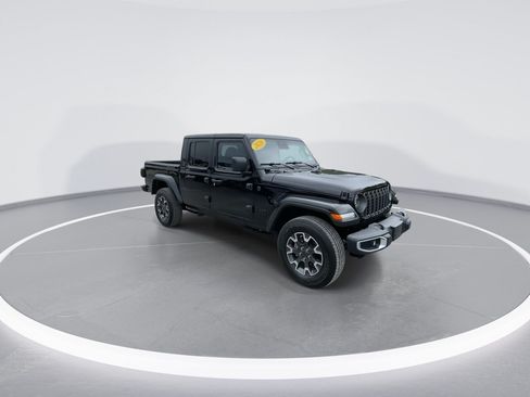 Used 2026 Jeep Gladiator Sport AWD/4WD image 2