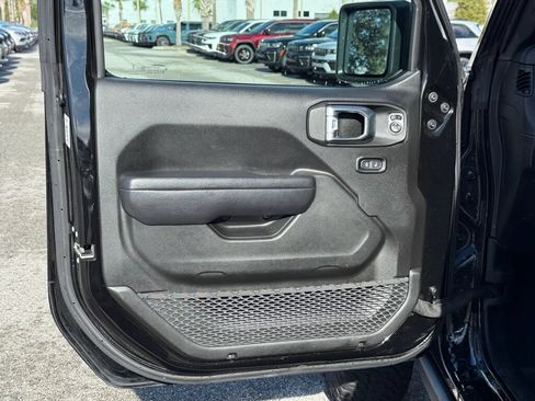 Used 2024 Jeep Wrangler Unlimited Rubicon AWD/4WD image 17