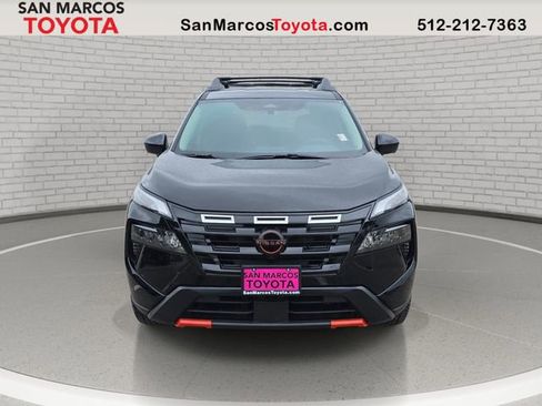 Used 2025 Nissan Rogue SV image 2