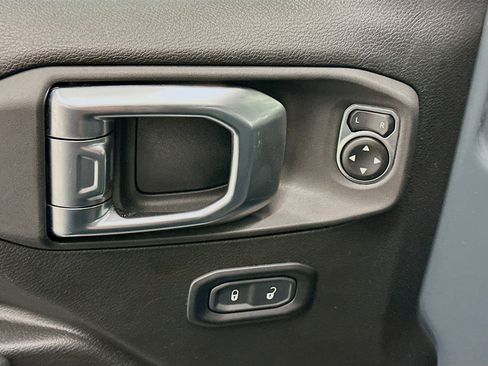 Used 2025 Jeep Wrangler Willys image 15