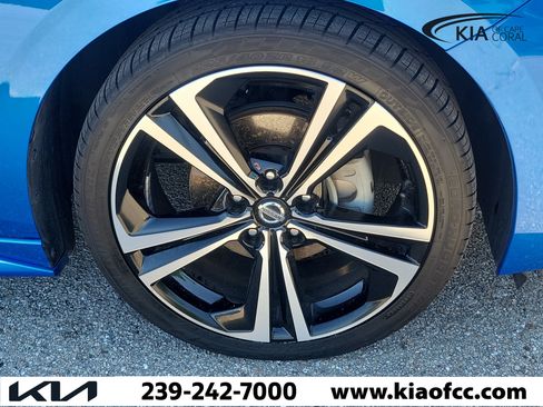 Used 2023 Nissan Sentra SR w/ SR Premium Package FWD image 9
