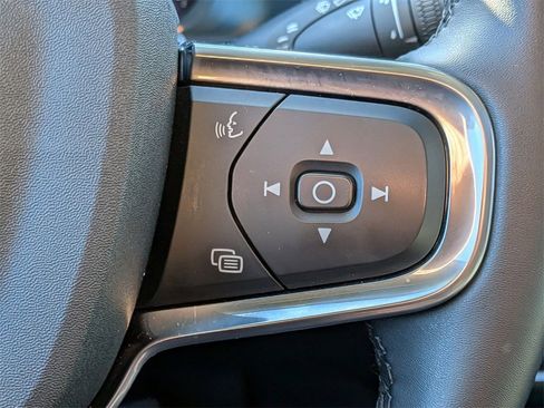 Used 2025 Volvo XC40 B5 Plus image 14