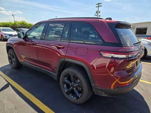 Used 2023 Jeep Grand Cherokee Limited w/ Black Appearance Package RWD image 7