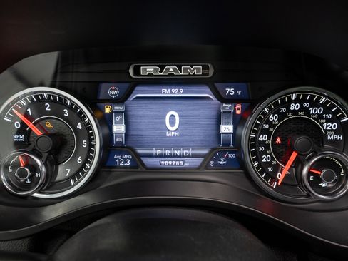 Used 2019 RAM 1500 Laramie AWD/4WD image 29