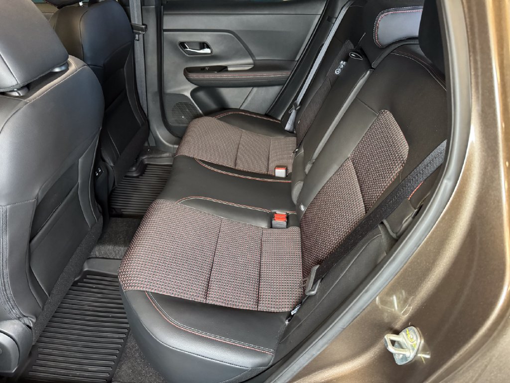 Used 2025 Nissan Kicks SR AWD/4WD image 21