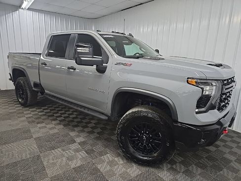 Used 2025 Chevrolet Silverado 2500 ZR2 w/ Technology Package AWD/4WD image 7