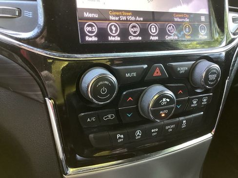 Used 2019 Jeep Grand Cherokee Altitude AWD/4WD image 14