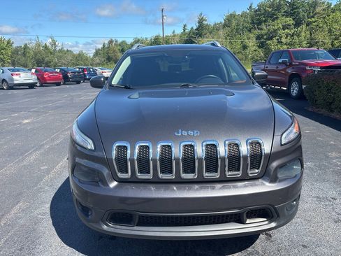 Used 2015 Jeep Cherokee Latitude w/ Comfort/Convenience Group AWD/4WD image 3