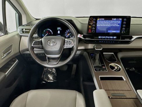 Certified 2024 Toyota Sienna XLE image 20