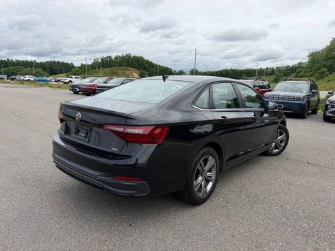 Used 2023 Volkswagen Jetta SE FWD image 3