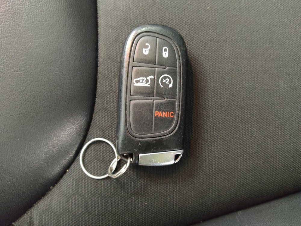 Used 2019 Jeep Cherokee Latitude Plus w/ Comfort/Convenience Group FWD image 32