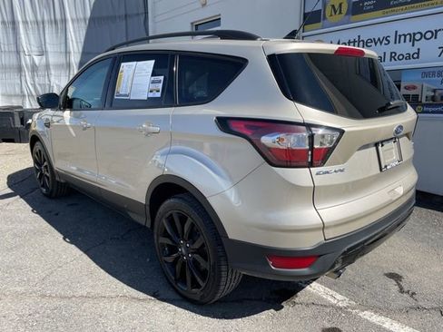 Used 2018 Ford Escape SE w/ SE Sport Appearance Package image 3