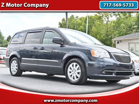 Used 2014 Chrysler Town & Country Touring FWD image 1