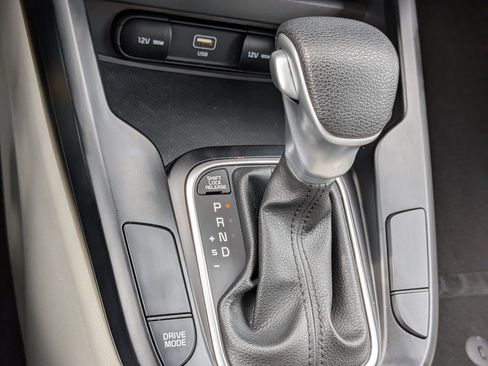 Used 2025 Kia Soul LX w/ LX Technology Package FWD image 25
